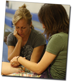 women-praying-together1